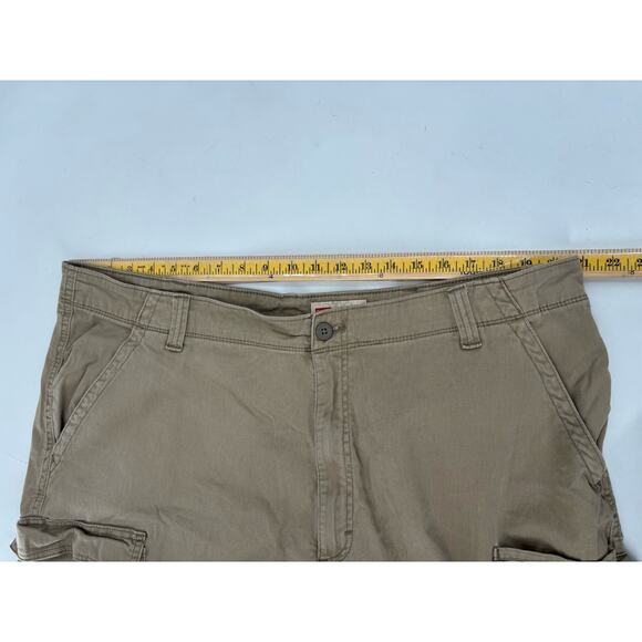 Wrangler Relaxed Fit Shorts Mens 42x10 Beige Cargo Cotton Blend Outdoor Pockets - Picture 13 of 16